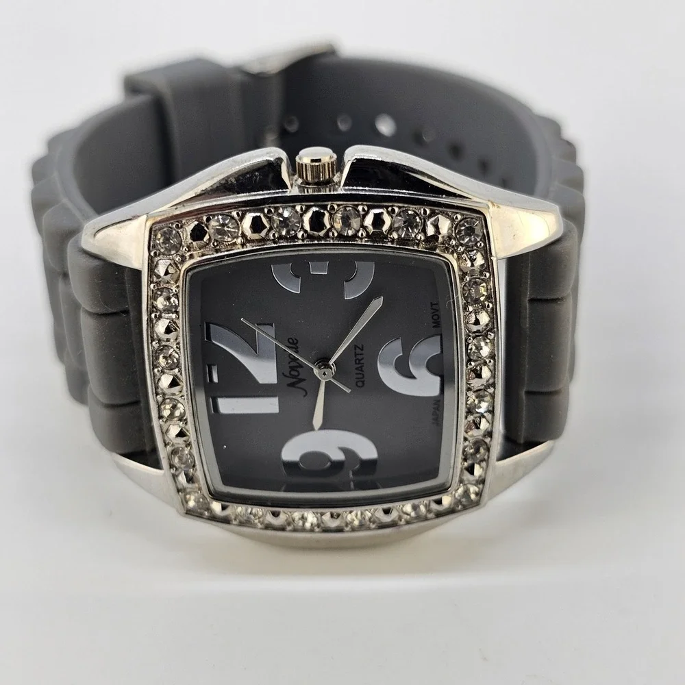 Women's Analog Watch 40MM Gray Dial Case Gray Plastic Bands NEW Battery